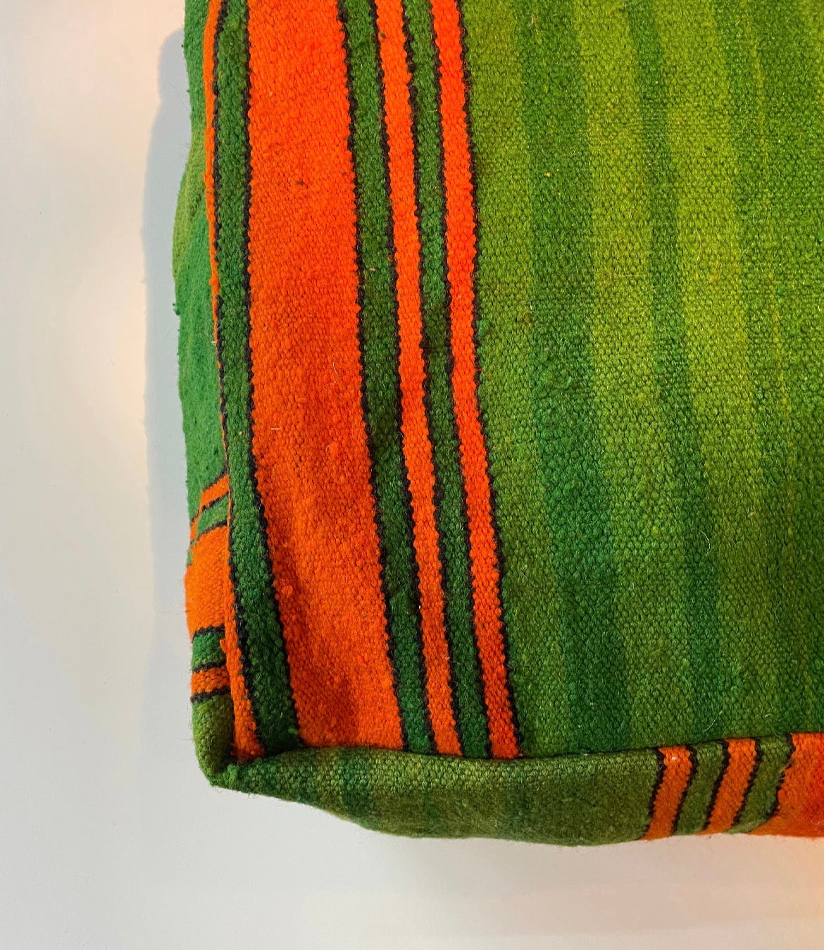 Handgemaakte Marokkaanse poef in groen en oranje - 63x63