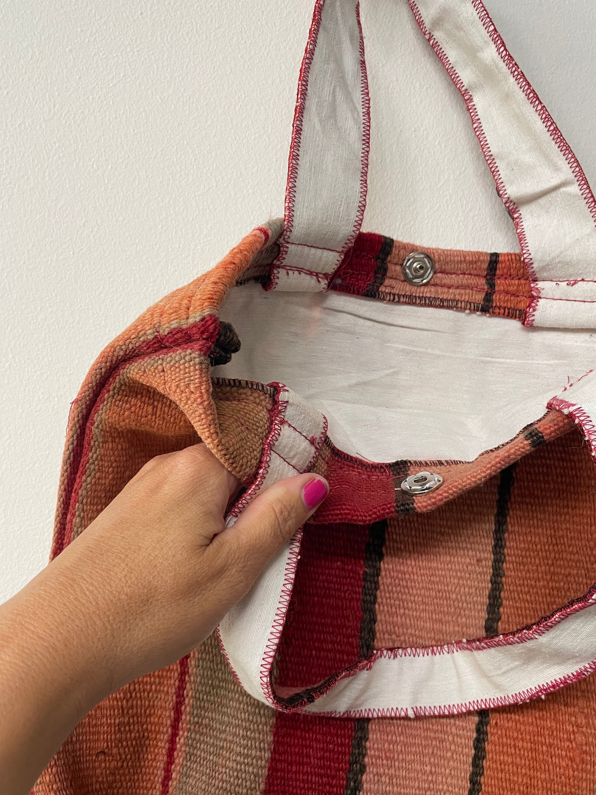 Handgemaakte gestreepte shopper in warme kleuren 33x35