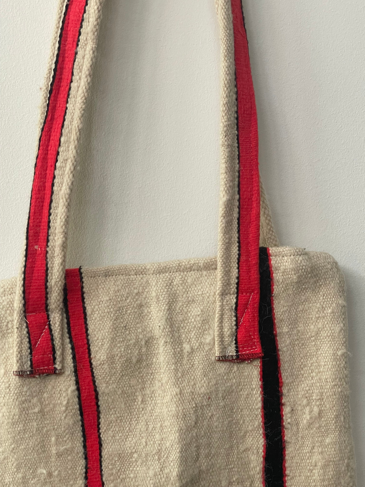 Handgemaakte shopper in ecru met oranje-zwarte details 42x42