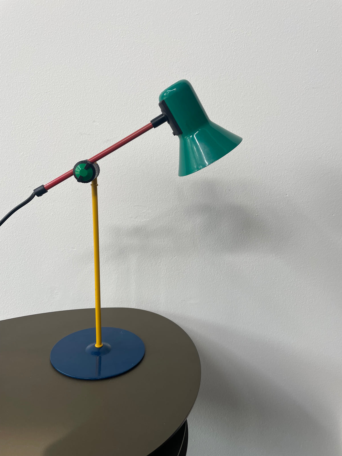 Vintage Veneta Lumi Memphis bureaulamp – Italië, jaren 80