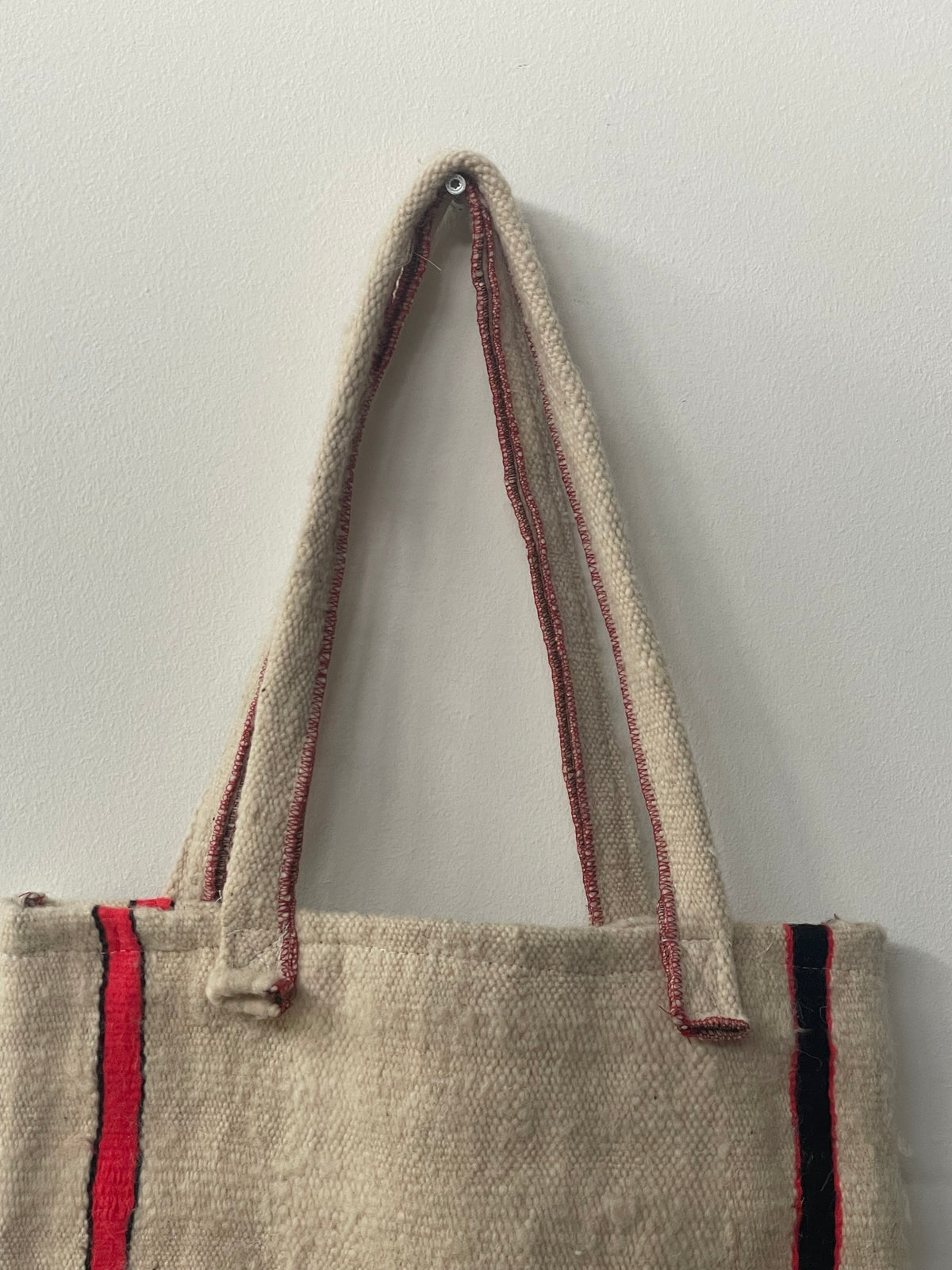 Handgemaakte schoudertas in naturel met oranje en zwart 40x42