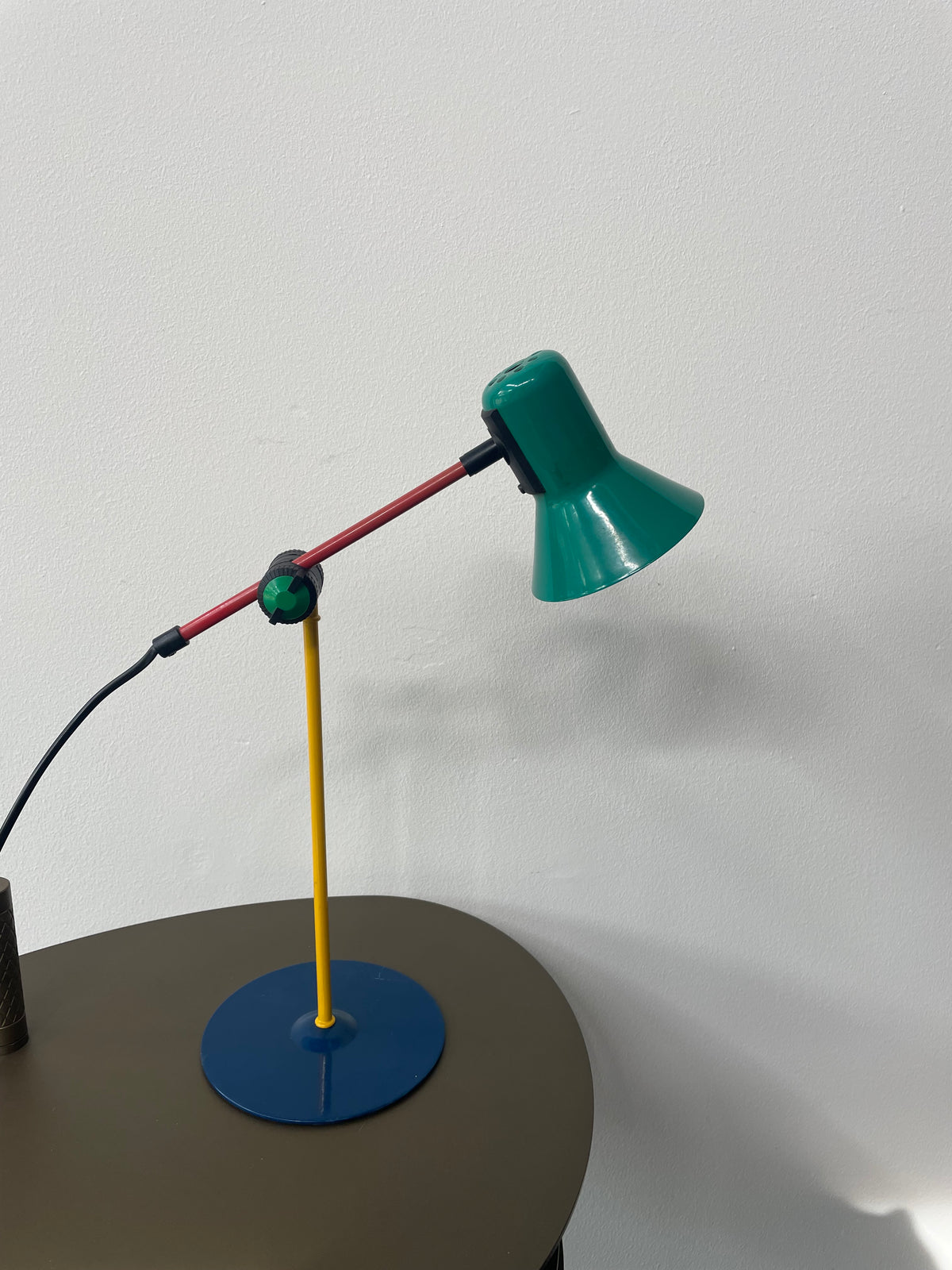 Vintage Veneta Lumi Memphis bureaulamp – Italië, jaren 80