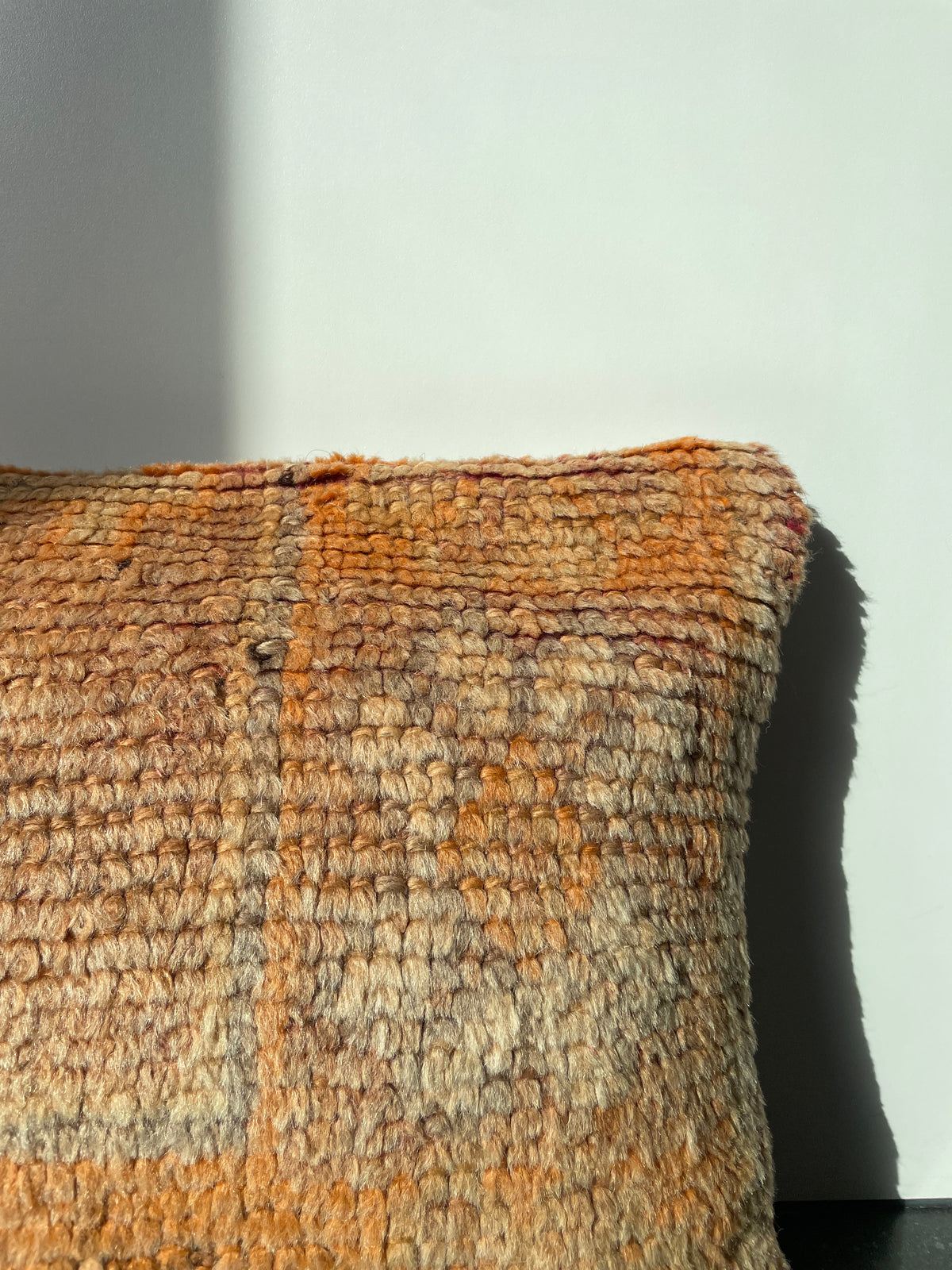 Dubbelzijdig Berberkussen in oker, naturel en paars - 35x50
