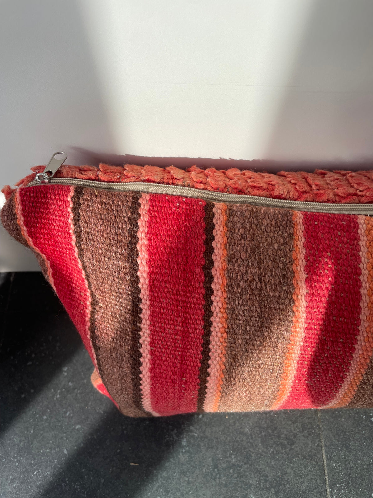 Omkeerbaar handgemaakt kussen – oranje & gestreept - 35x60