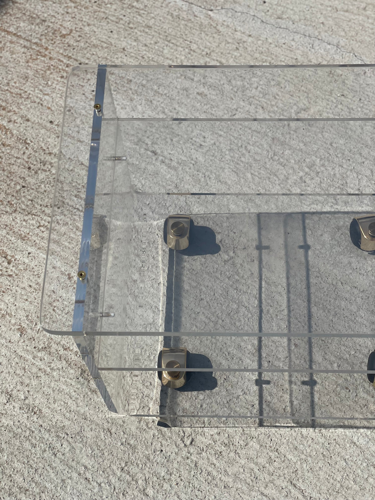 Vintage plexiglazen trolleytafel van Marais – Les Invisibles, jaren 70/80. Met orgineel document