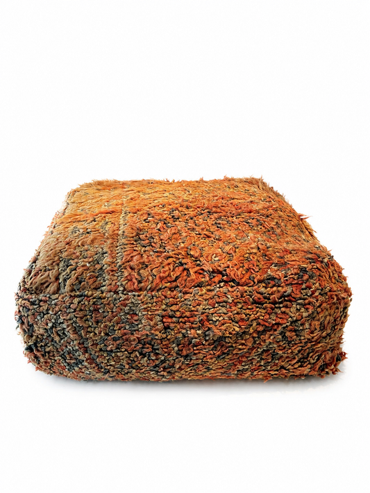 Vintage Marokkaanse Boujaad-poef in roest en oranje kleuren achterzijde ook afgewerkt - 63x63