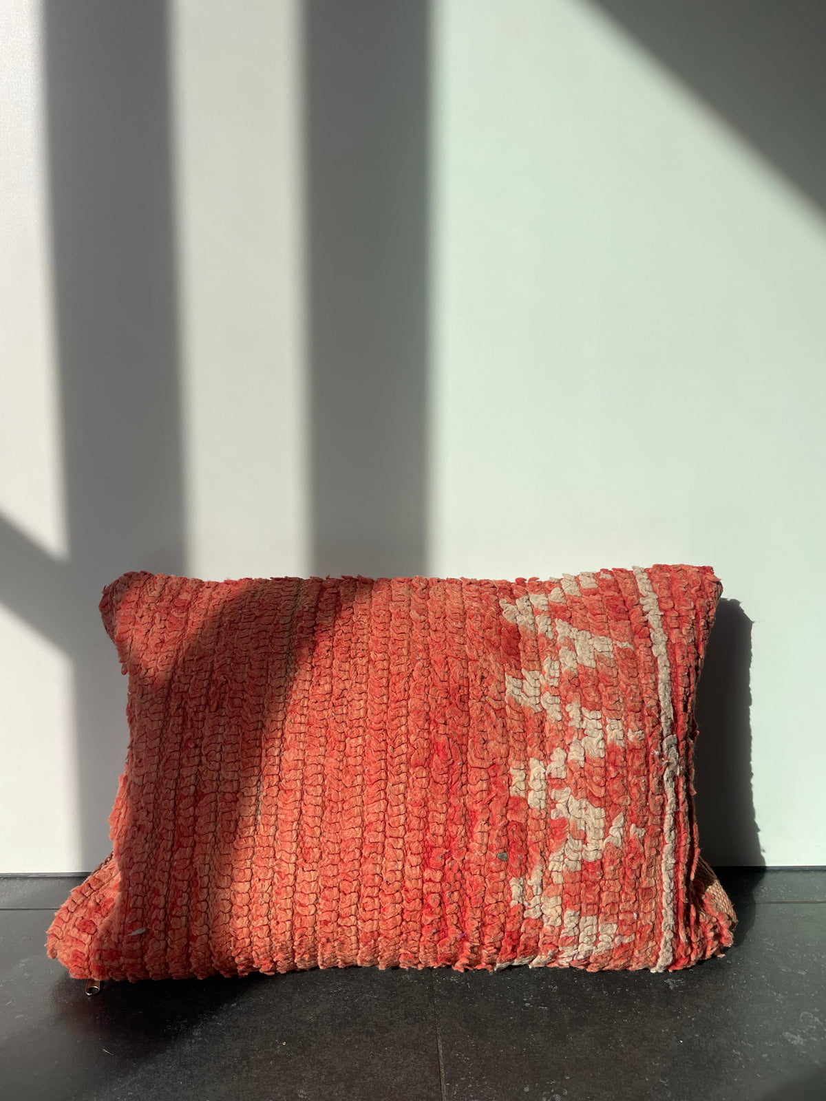 Omkeerbaar handgemaakt kussen – oranje & gestreept - 35x60