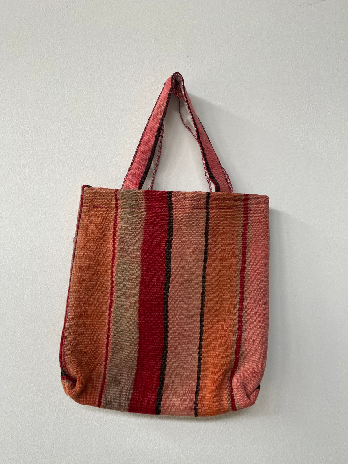 Handgemaakte gestreepte shopper in warme kleuren 33x35