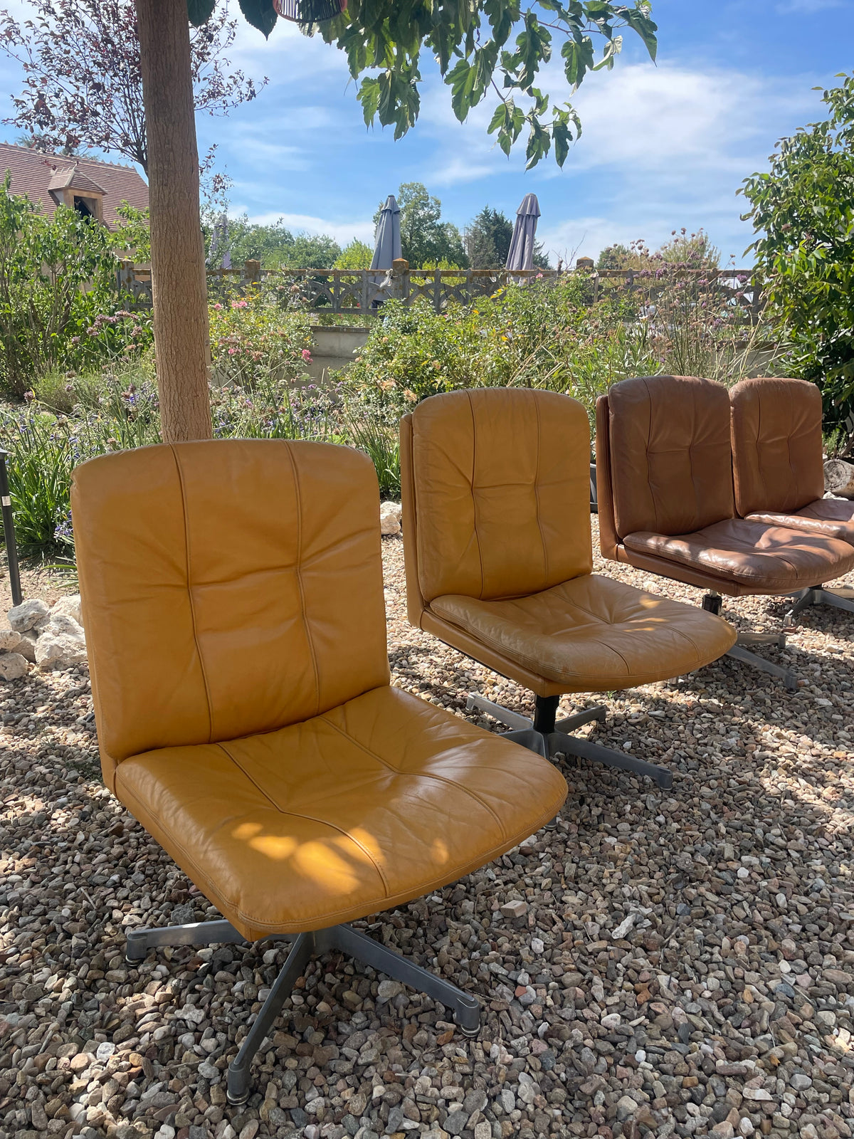Set van 2 vintage okergele draaifauteuils
