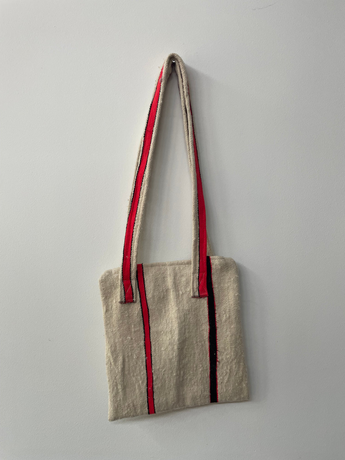 Handgemaakte shopper in ecru met oranje-zwarte details 42x42