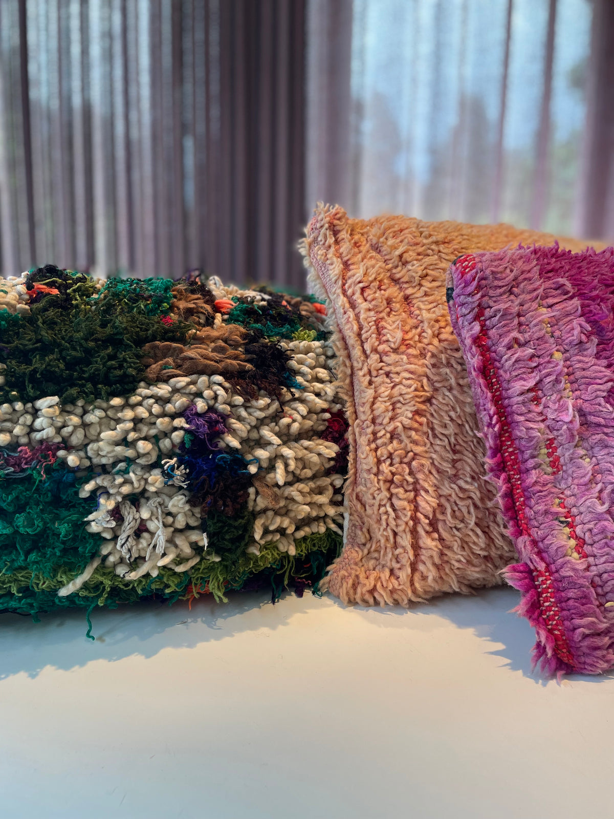 Handgemaakte Berberpoef – kleurrijke textuurmix - 68x68