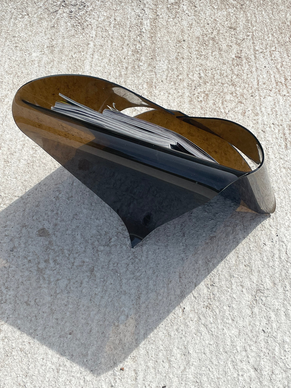 Michel Dumas voor Roche Bobois – vintage plexiglazen tijdschriftenhouder, jaren 70