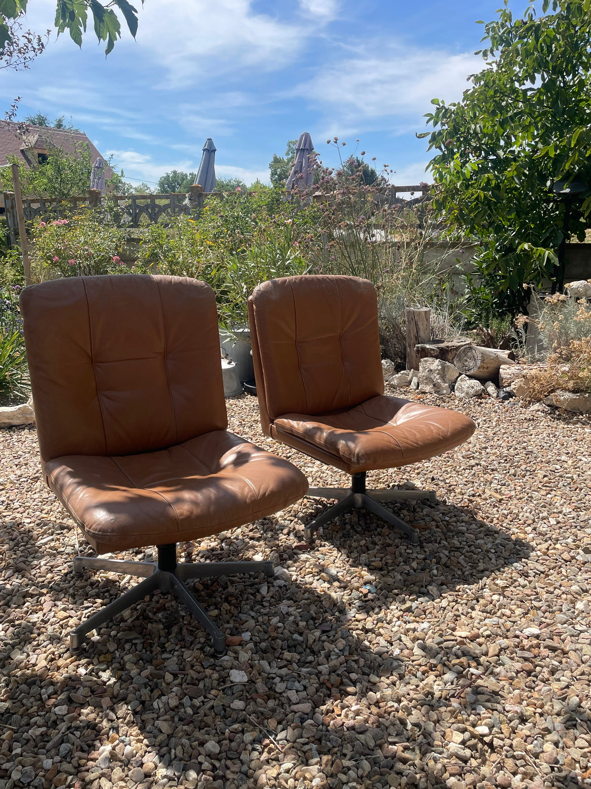 Set van 2 vintage draaifauteuils in cognac