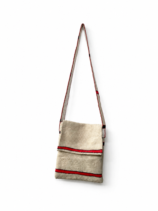 Handgemaakte schoudertas – ecru met rood accent 30x36