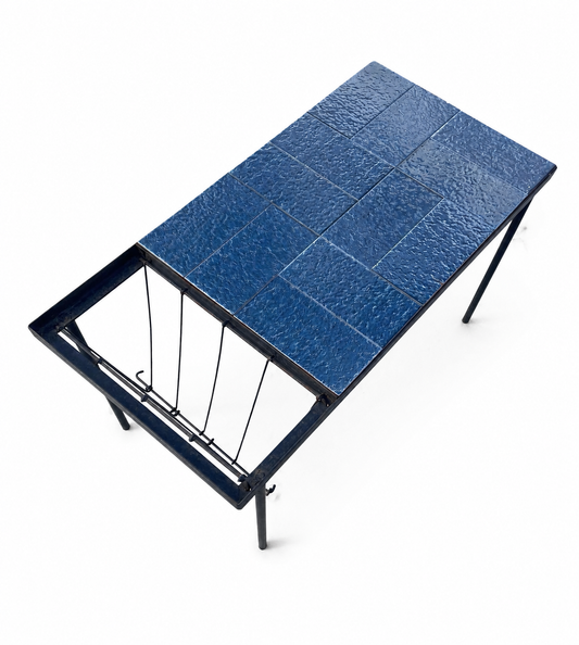 Vintage tegeltafel met lectuurhouder – blauw keramiek